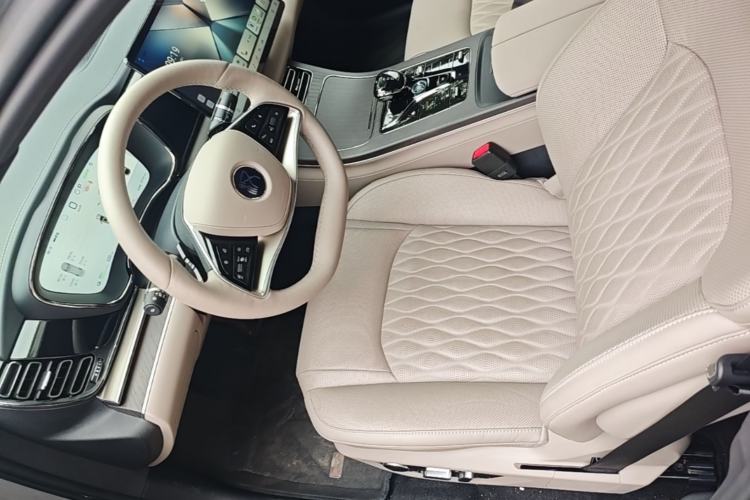 Used BYD Han 2025 EV with 701 km of Laser Radar-Enabled Intelligent Driving Driver Seat