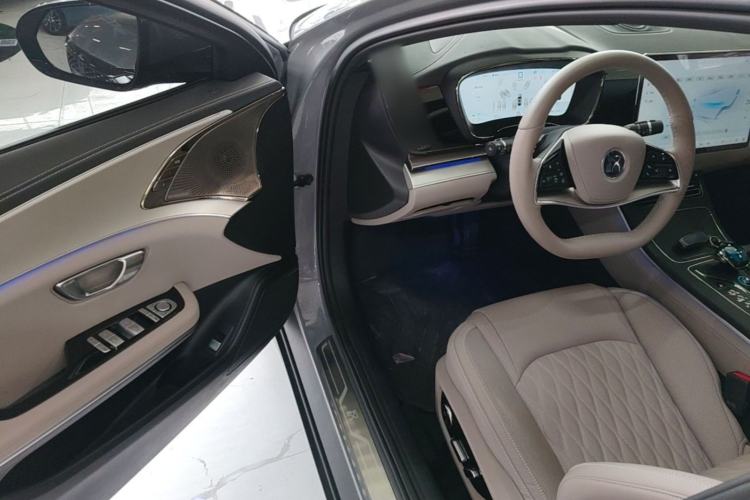 Used BYD Han 2025 DM-i Smart Drive 125KM Prestige Model Driver Seat
