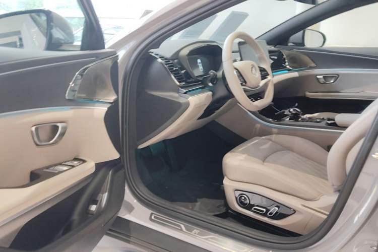 Used BYD Han 2025 DM-i Intelligent Driving Edition 125KM LiDAR Flagship Model Driver Seat