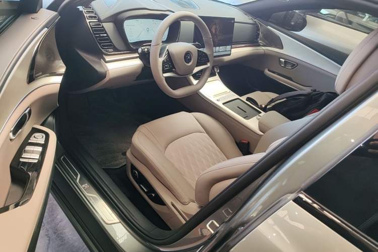 Used BYD Han 2025 Model EV Intelligent Driving Edition 635KM Flagship Driver Seat