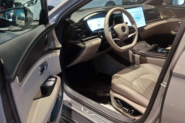 Used BYD Han 2025 EV with 701 km of Laser Radar-Enabled Intelligent Driving Driver Seat