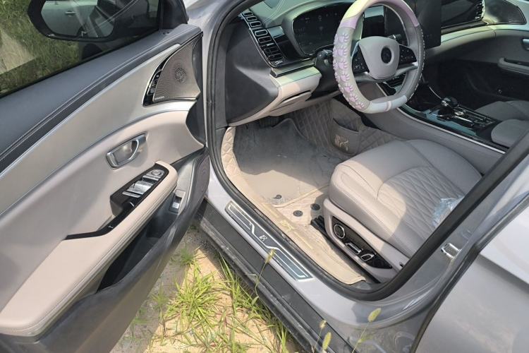 Used BYD Han 2025 DM-i Smart Drive 125KM Prestige Model Driver Seat