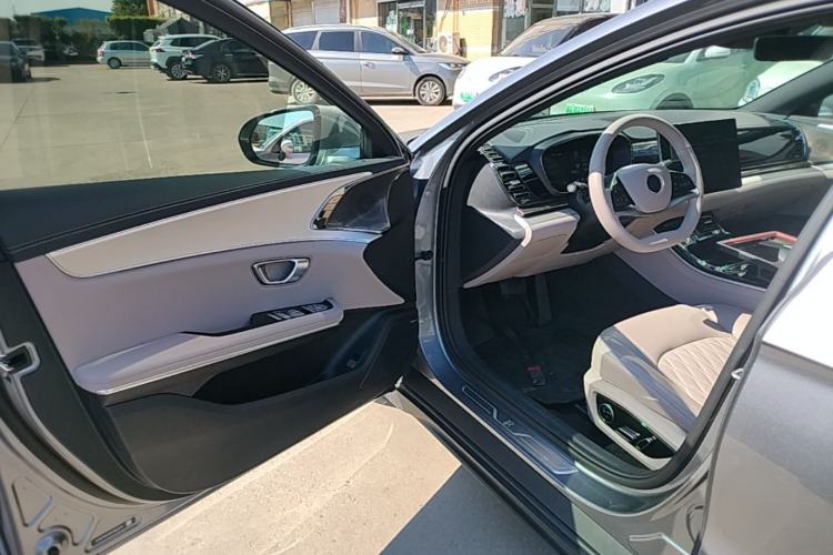 Used BYD Han 2025 DM-i Smart Drive 125KM Prestige Model Driver Seat
