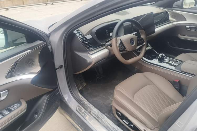 Used BYD Han 2025 DM-i Smart Drive 125KM Prestige Model Driver Seat