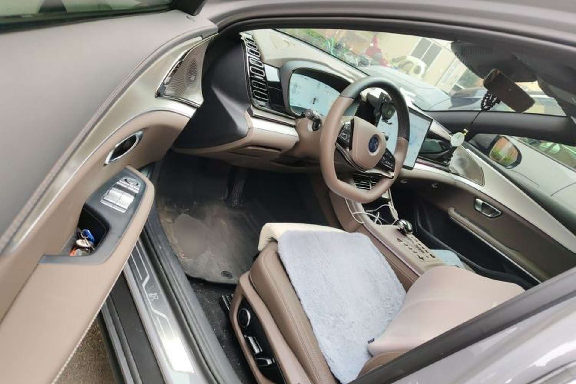 Used BYD Han 2025 DM-i Smart Drive 125KM Prestige Model Driver Seat