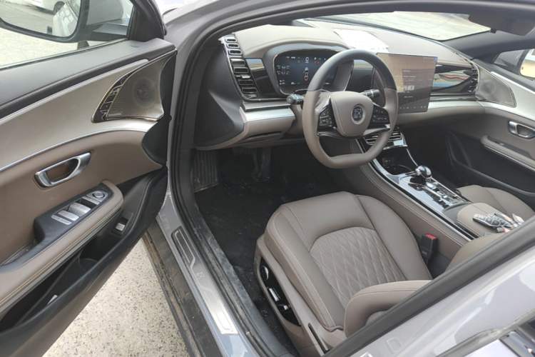 Used BYD Han 2025 DM-i Intelligent Driving Edition 125KM Prestige Model Driver Seat