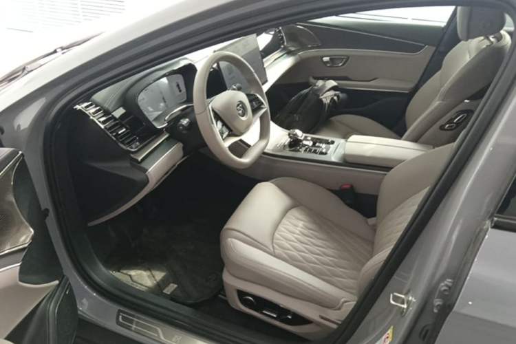 Used BYD Han 2025 DM-i Intelligent Driving Edition 125KM LiDAR Flagship Model Driver Seat