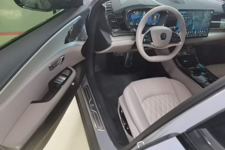 Used BYD Han 2025 DM-i Smart Drive 125KM Prestige Model Driver Seat