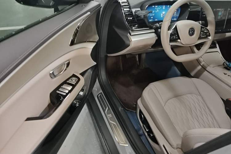 Used BYD Han 2025 EV Intelligent Driving Version 506KM Prestige Model Driver Seat
