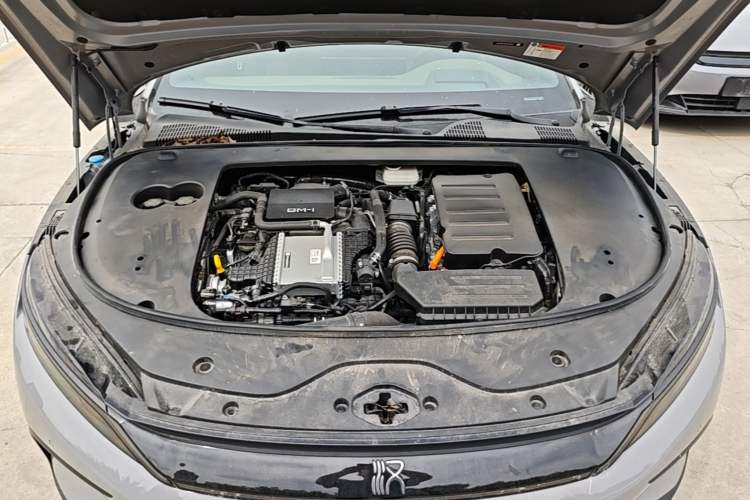Used BYD Han 2025 DM-i 125KM LiDAR-Powered Intelligent Driving Model Engine Bay