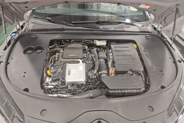 Used BYD Han 2025 DM-i 125KM LiDAR-Powered Intelligent Driving Model Engine Bay