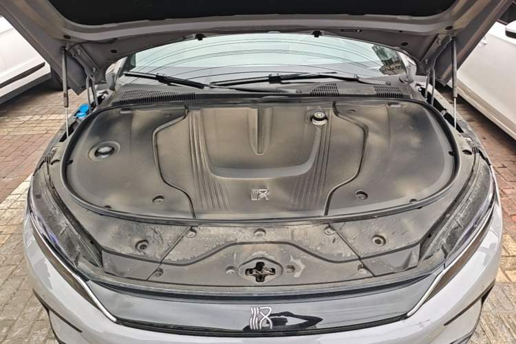 Used BYD Han 2025 EV with 701 km of Laser Radar-Enabled Intelligent Driving Engine Bay