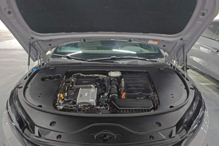 Used BYD Han 2025 DM-i 125KM LiDAR-Powered Intelligent Driving Model Engine Bay