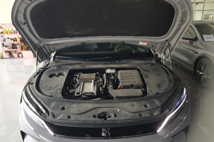 Used BYD Han 2025 DM-i 125KM LiDAR-Powered Intelligent Driving Model Engine Bay