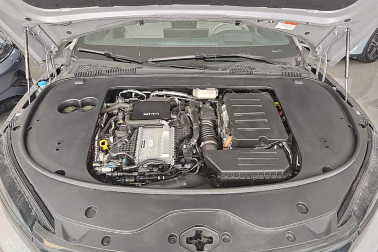 Used BYD Han 2025 DM-i 125KM LiDAR-Powered Intelligent Driving Model Engine Bay