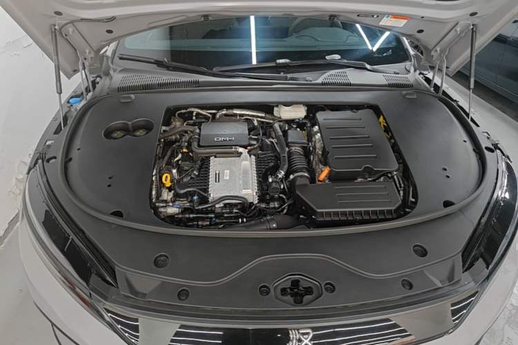 Used BYD Han 2025 DM-i Smart Drive 125KM Elite Model Engine Bay