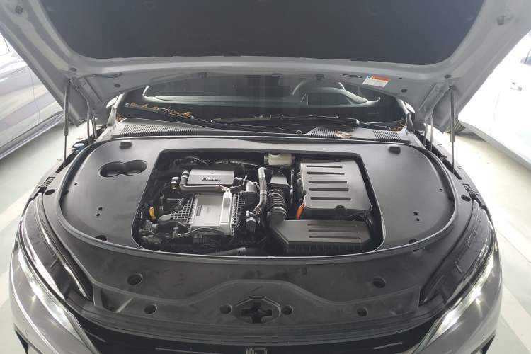 Used BYD Han 2025 DM-i 125KM LiDAR-Powered Intelligent Driving Model Engine Bay
