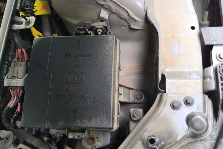 Used BYD Han 2025 DM-i 125KM Elite Model Engine Bay Left