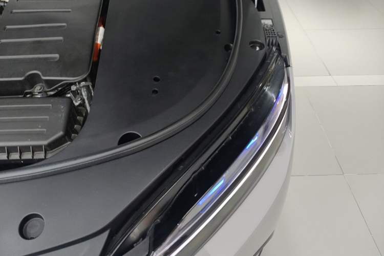 Used BYD Han 2025 DM-i 125KM LiDAR-Powered Intelligent Driving Model Engine Bay Left