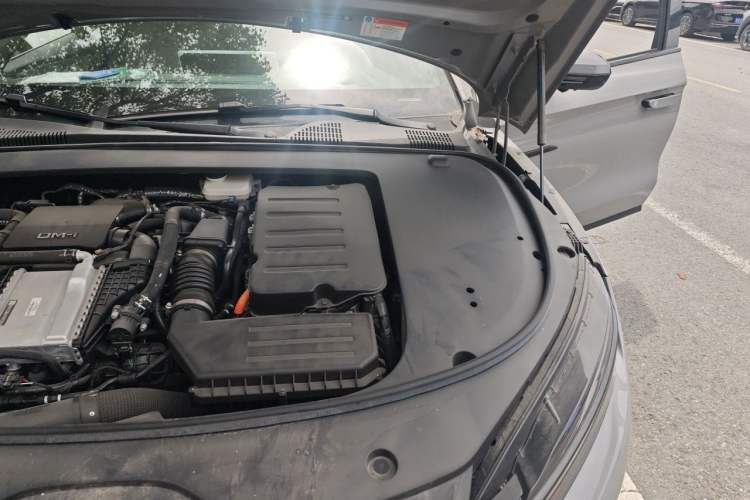 Used BYD Han 2025 DM-i 125KM Prestige Model Engine Bay Left