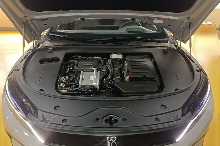 Used BYD Han 2025 DM-i Intelligent Driving Edition 125KM Prestige Model Engine Bay