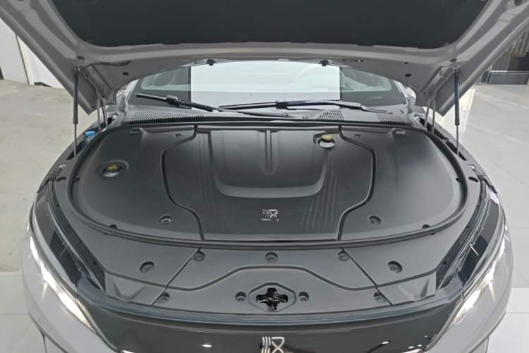Used BYD Han 2025 EV with 701 km of Laser Radar-Enabled Intelligent Driving Engine Bay