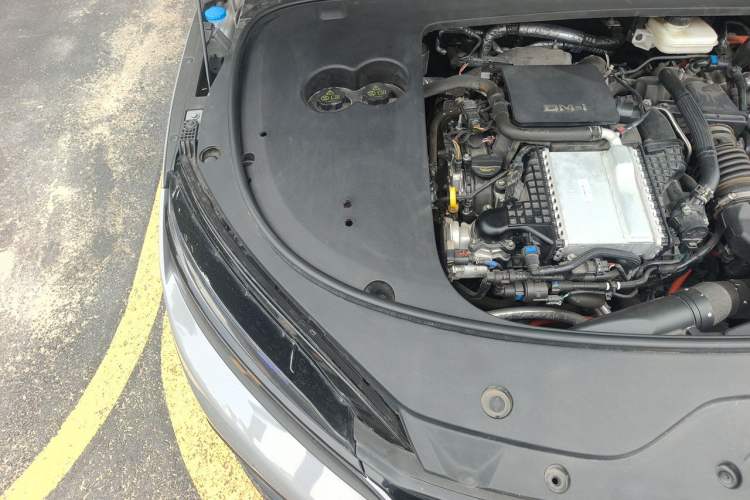 Used BYD Han 2025 DM-i Smart Drive 125KM Prestige Model Engine Bay Right