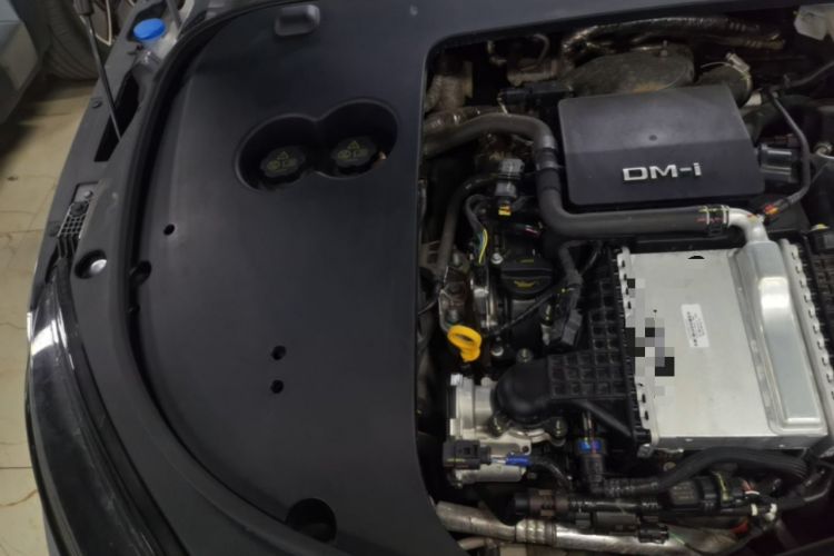 Used BYD Han 2025 DM-i 125KM Elite Model Engine Bay Right