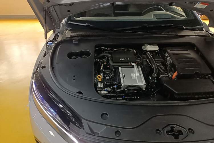Used BYD Han 2025 DM-i Intelligent Driving Edition 125KM Prestige Model Engine Bay Right