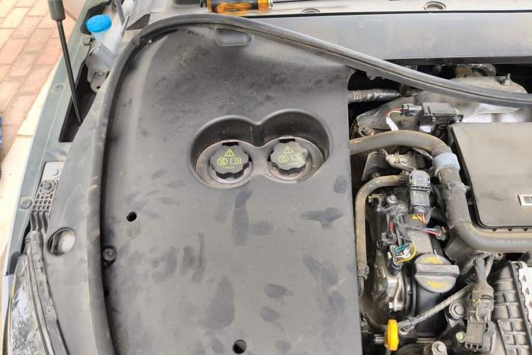 Used BYD Han 2025 DM-i 125KM Elite Model Engine Bay Right