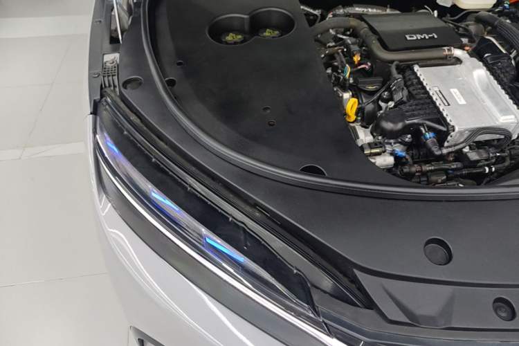 Used BYD Han 2025 DM-i 125KM LiDAR-Powered Intelligent Driving Model Engine Bay Right