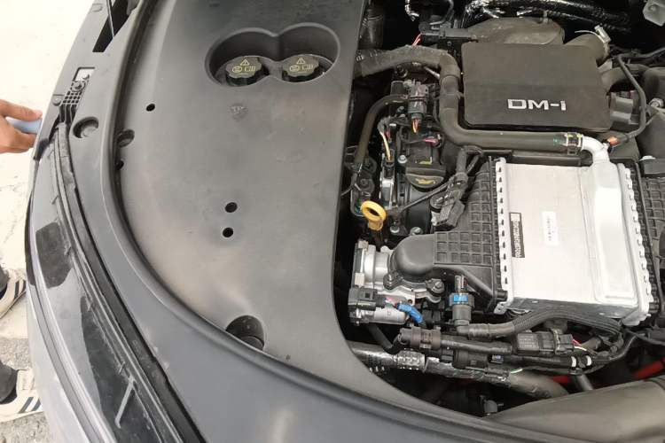 Used BYD Han 2025 DM-i 125KM Prestige Model Engine Bay Right