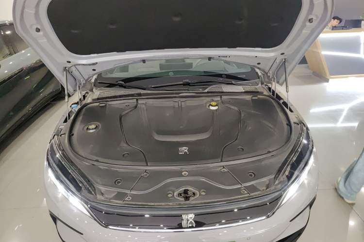 Used BYD Han 2025 EV Intelligent Driving Edition 701KM LiDAR Flagship Model Engine Bay