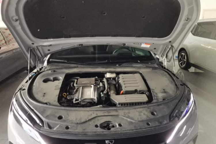 Used BYD Han 2025 DM-i 125KM LiDAR-Powered Intelligent Driving Model Engine Bay