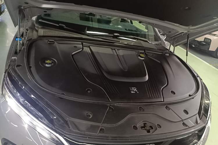 Used BYD Han 2025 EV with 701 km of Laser Radar-Enabled Intelligent Driving Engine Bay