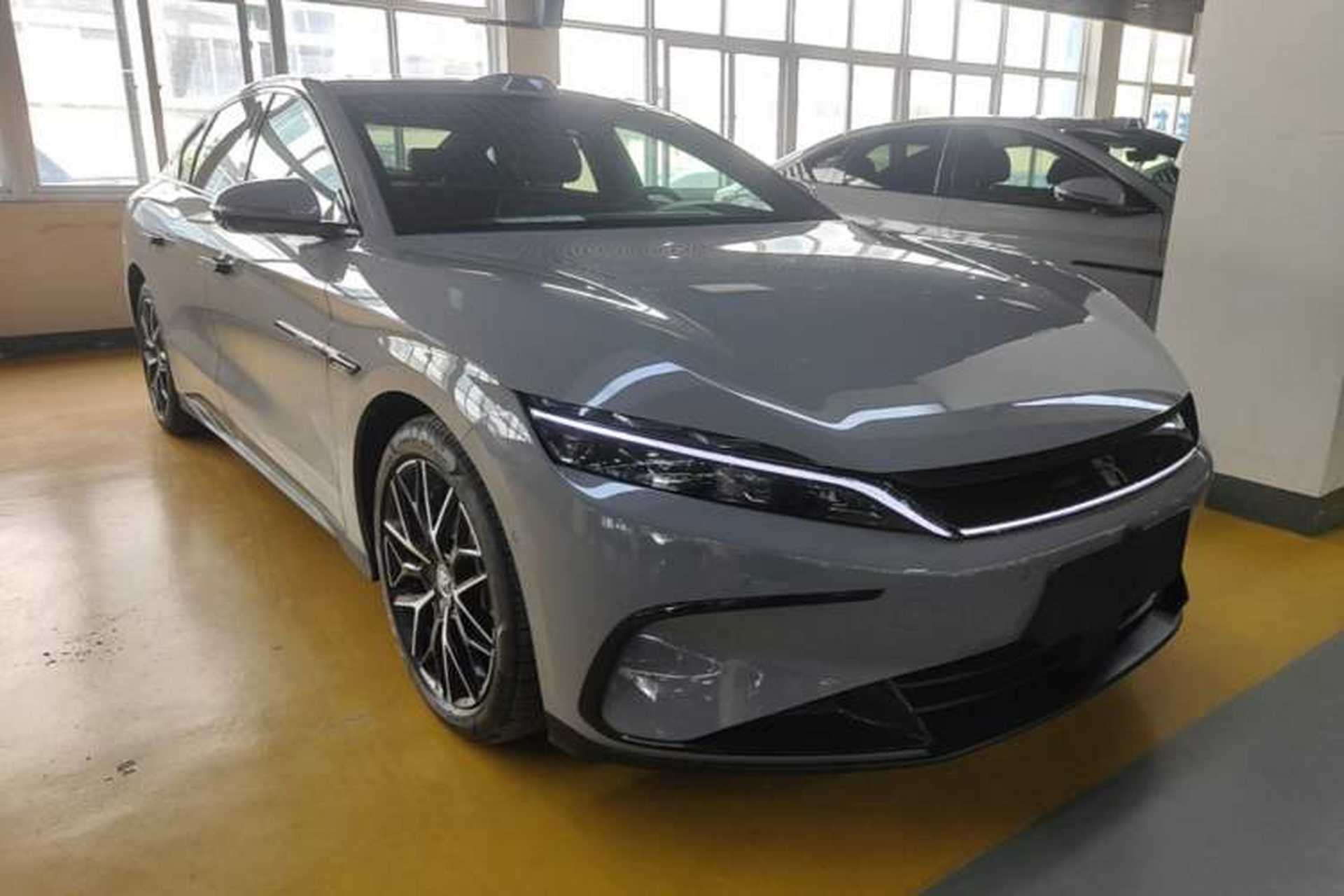 Used BYD Han 2025 DM-i Intelligent Driving Edition 125KM Prestige Model Exterior 1