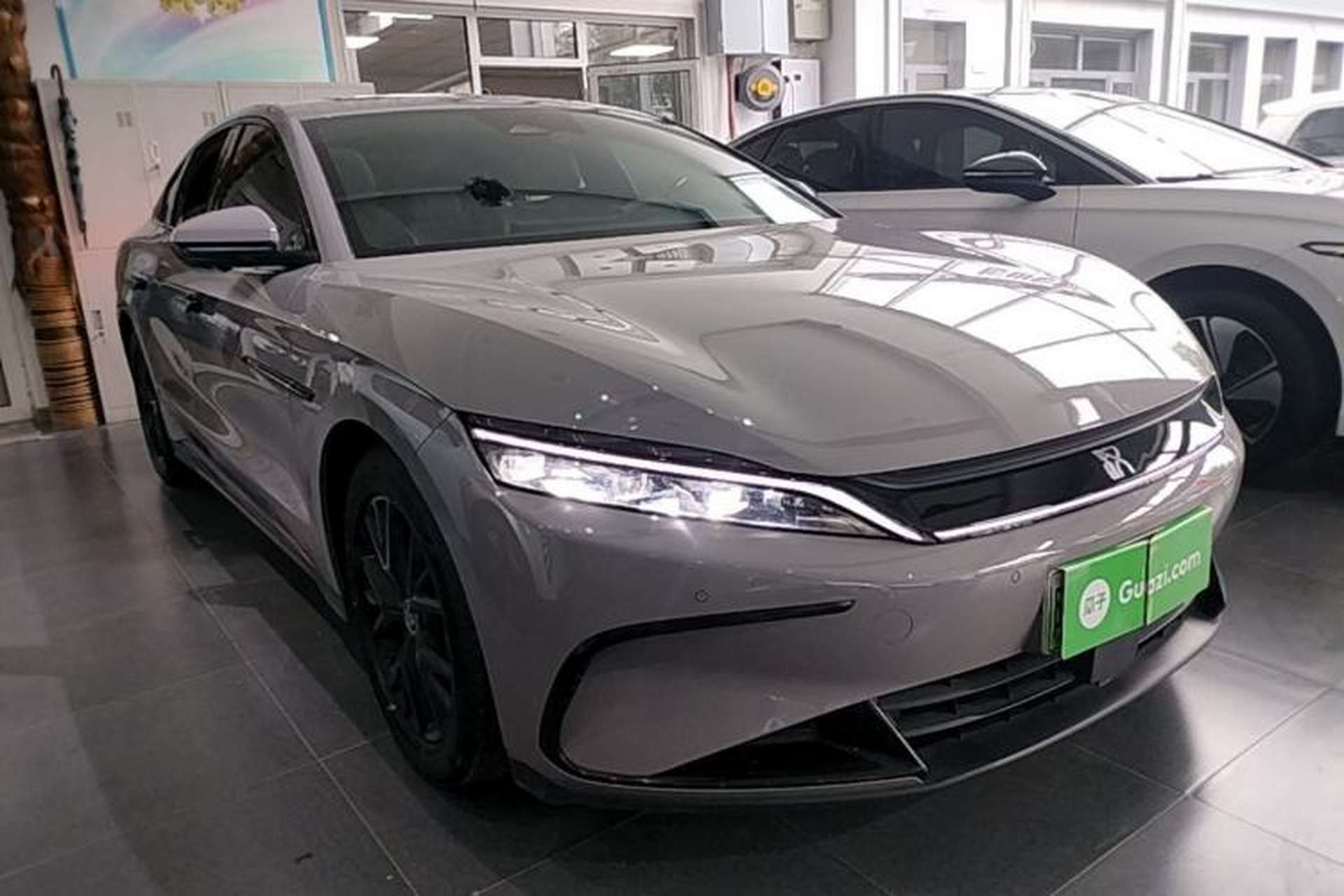 Used BYD Han 2025 DM-i Smart Drive 125KM Elite Model Exterior 1