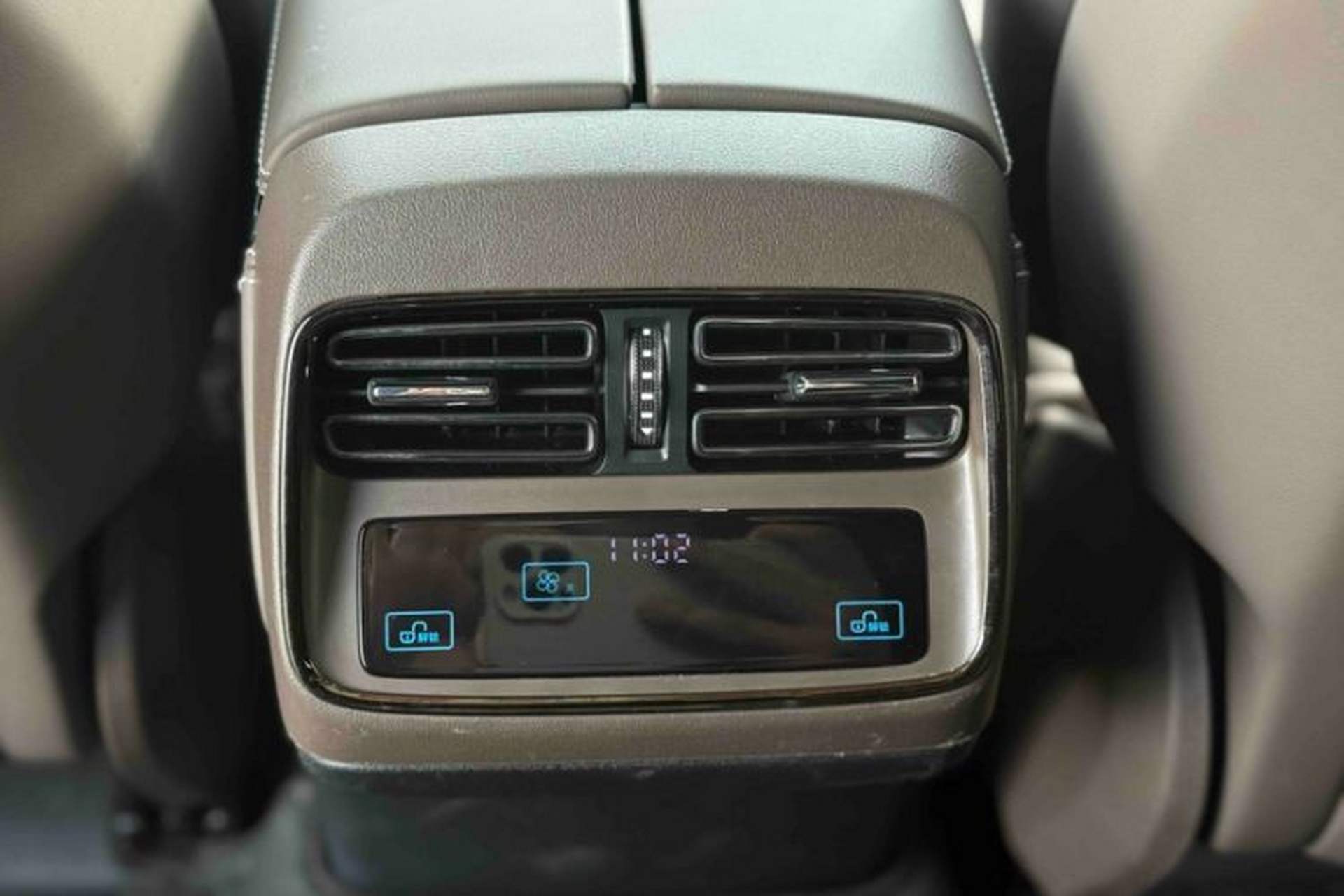 Used BYD Han 2025 DM-i Smart Drive 125KM Elite Model Exterior 10