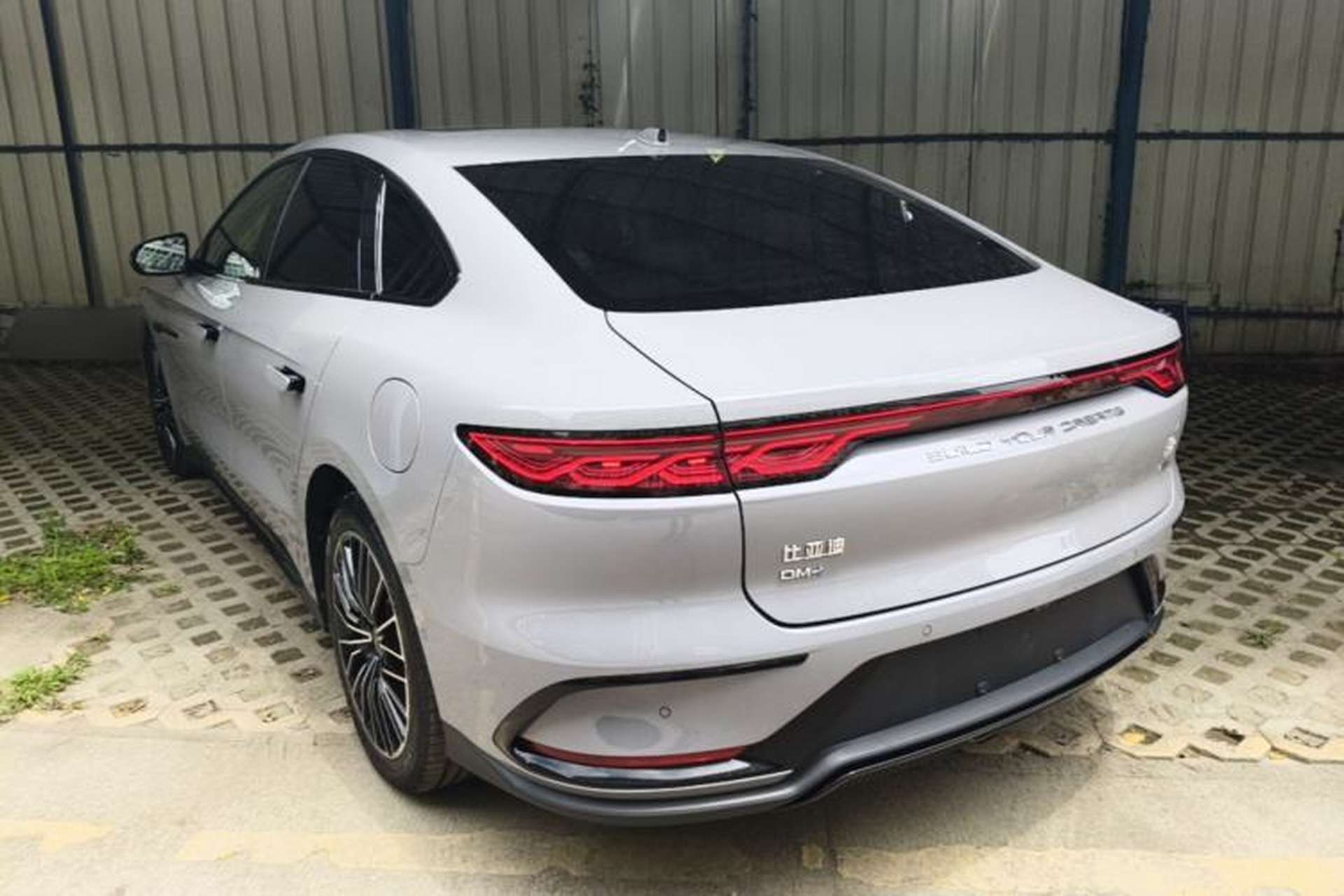 Used BYD Han 2025 DM-i Intelligent Driving Edition 125KM LiDAR Flagship Model Exterior 2