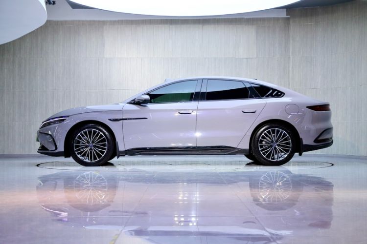 Used BYD Han 2025 DM-i 125KM LiDAR-Powered Intelligent Driving Model Exterior 2