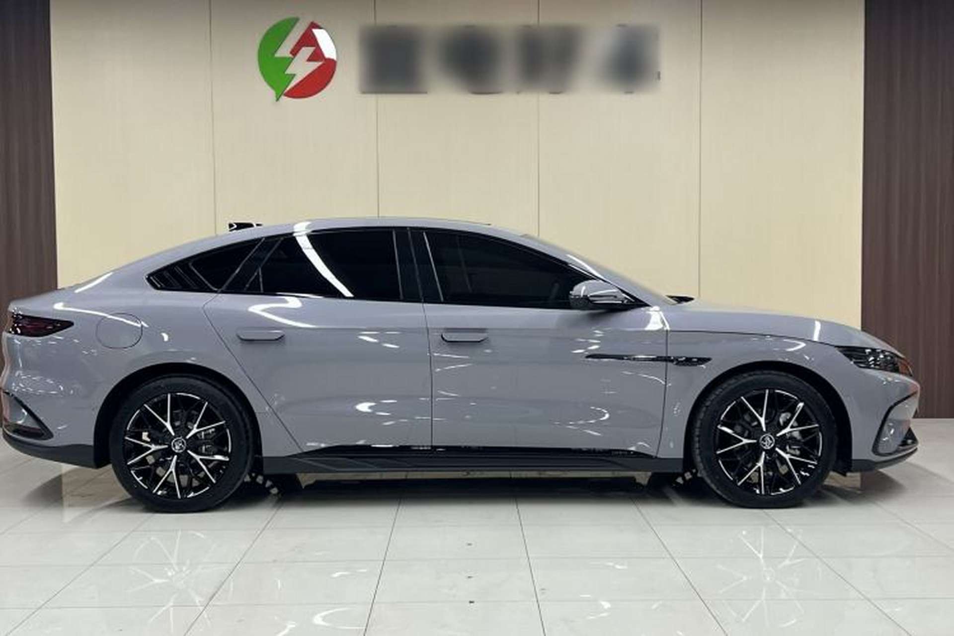 Used BYD Han 2025 DM-i Smart Drive 125KM Prestige Model Exterior 3