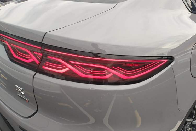 Used BYD Han 2025 DM-i 125KM LiDAR-Powered Intelligent Driving Model Exterior 3