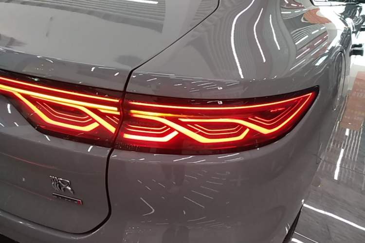Used BYD Han 2025 DM-i Intelligent Driving Edition 125KM LiDAR Flagship Model Exterior 3