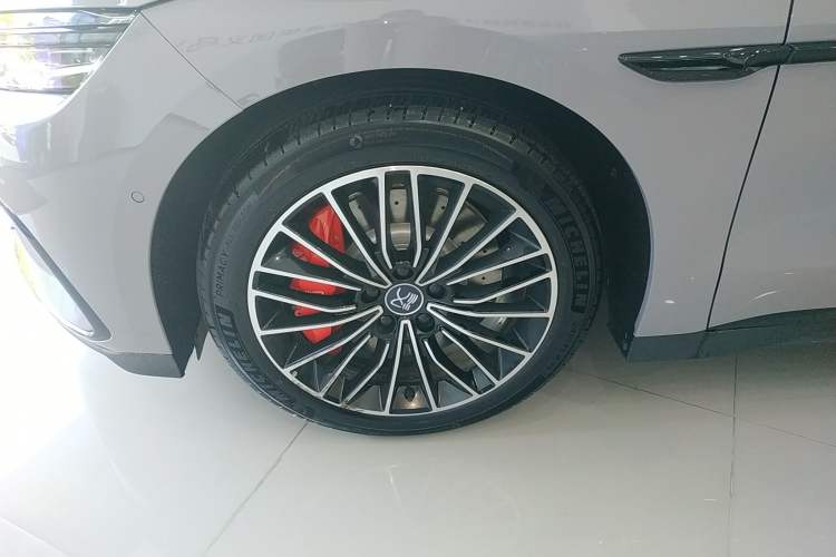 Used BYD Han 2025 EV Intelligent Driving Edition 701KM LiDAR Flagship Model Exterior 3