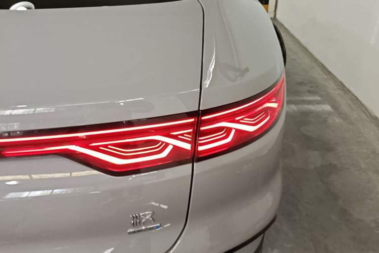 Used BYD Han 2025 EV Intelligent Driving Version 506KM Prestige Model Exterior 3