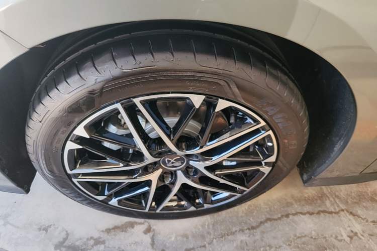 Used BYD Han 2025 Model EV Intelligent Driving Edition 635KM Flagship Exterior 4