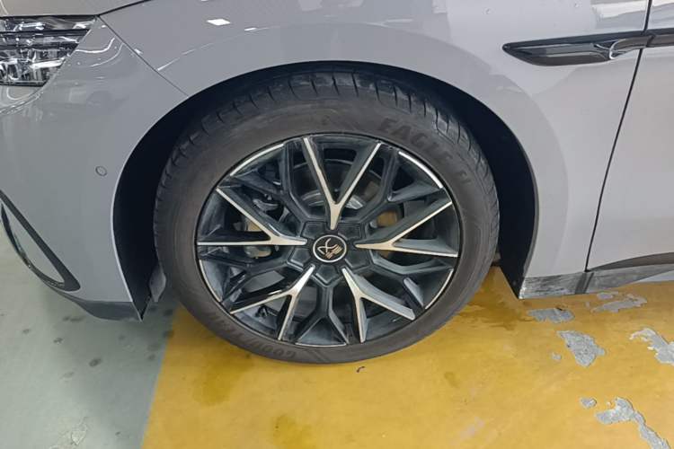 Used BYD Han 2025 DM-i Intelligent Driving Edition 125KM Prestige Model Exterior 4