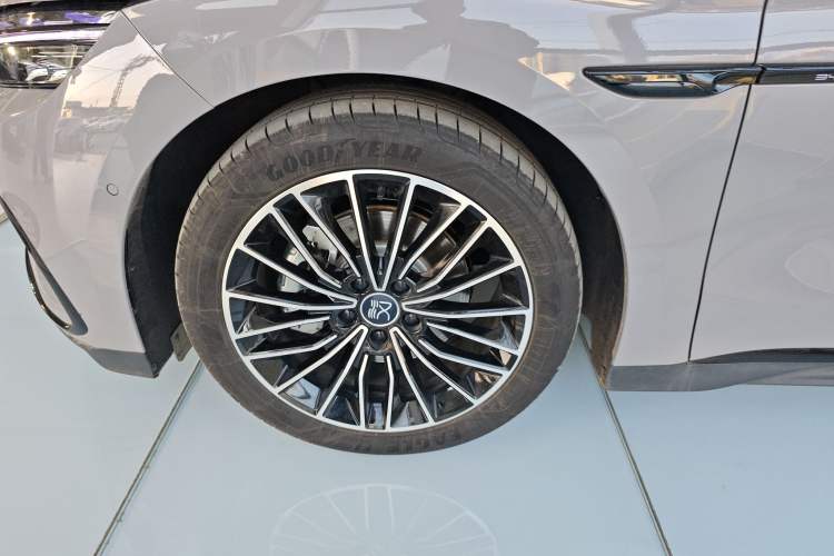 Used BYD Han 2025 DM-i Intelligent Driving Edition 125KM LiDAR Flagship Model Exterior 4