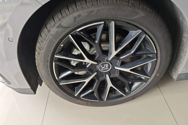 Used BYD Han 2025 DM-i Intelligent Driving Edition 125KM Prestige Model Exterior 4
