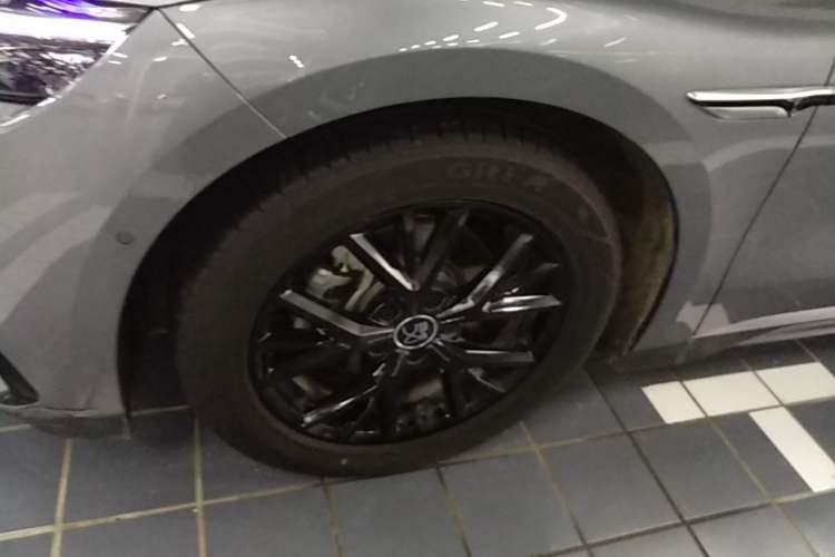 Used BYD Han 2025 DM-i Smart Drive 125KM Elite Model Exterior 4